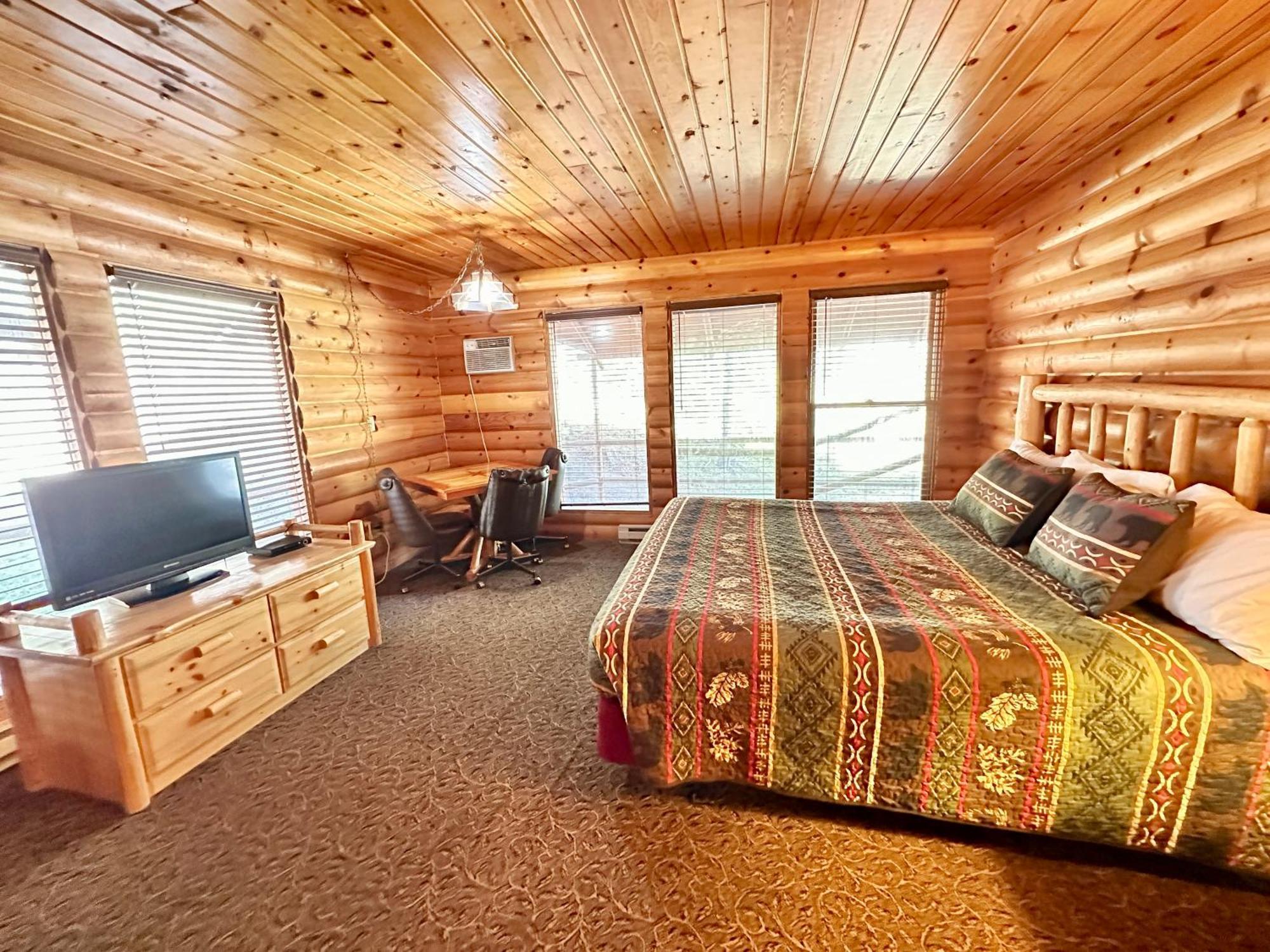 The Lodge At Lolo Hot Springs Bagian luar foto